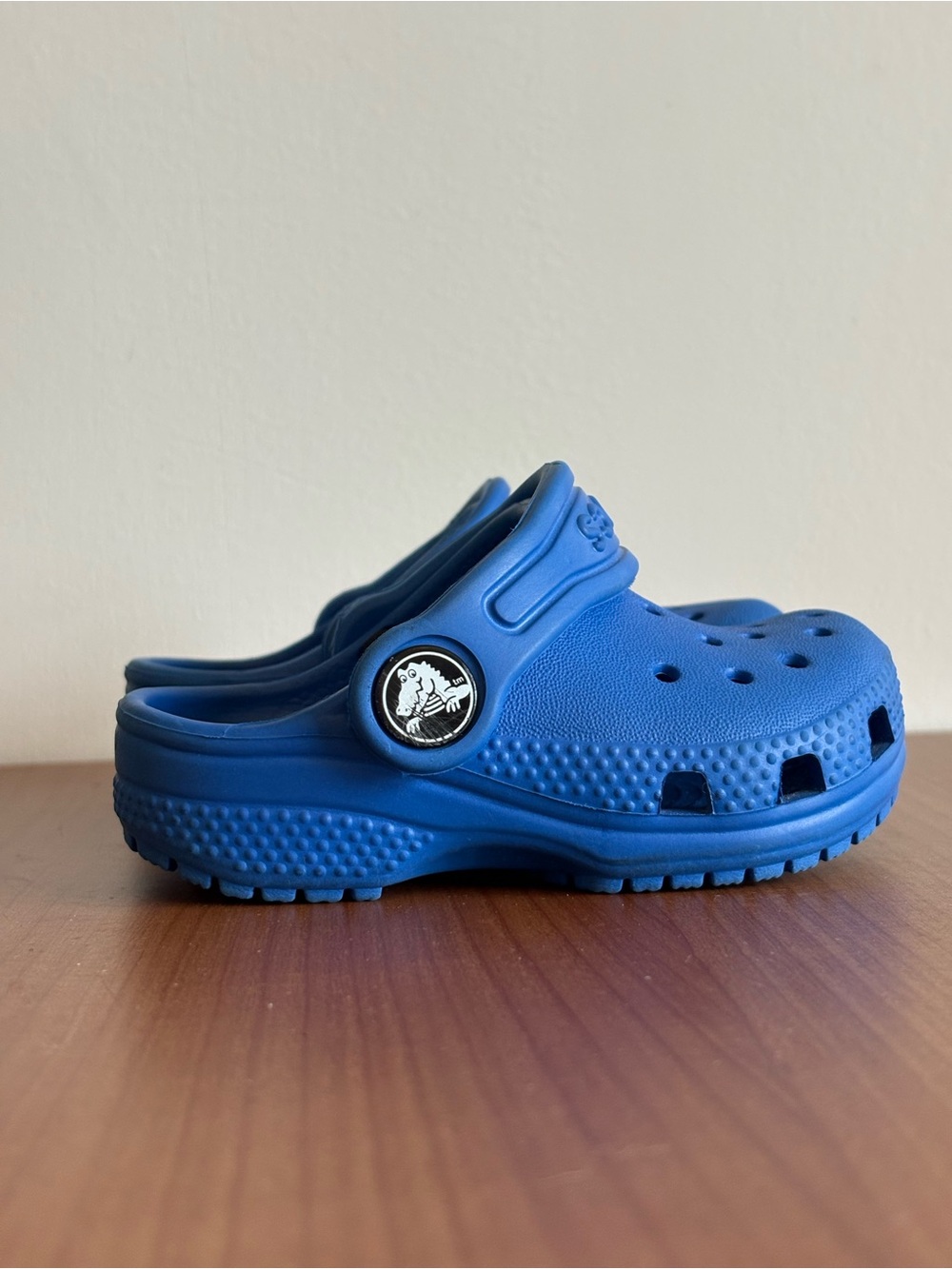 Crocs Toddler Classic Clog in Blue Bolt Slip-On Shoes size 4